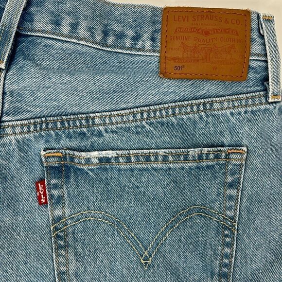 Levi’s 501 Shorts Women’s Size 32 Denim Original Short in Ojai Light Stone Wash - Picture 11 of 14